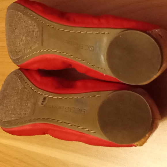 BCBGeneration "Elley" Ballet Flats Red with Cork Look Toe & Heel in Size 8.5B - Picture 10 of 11
